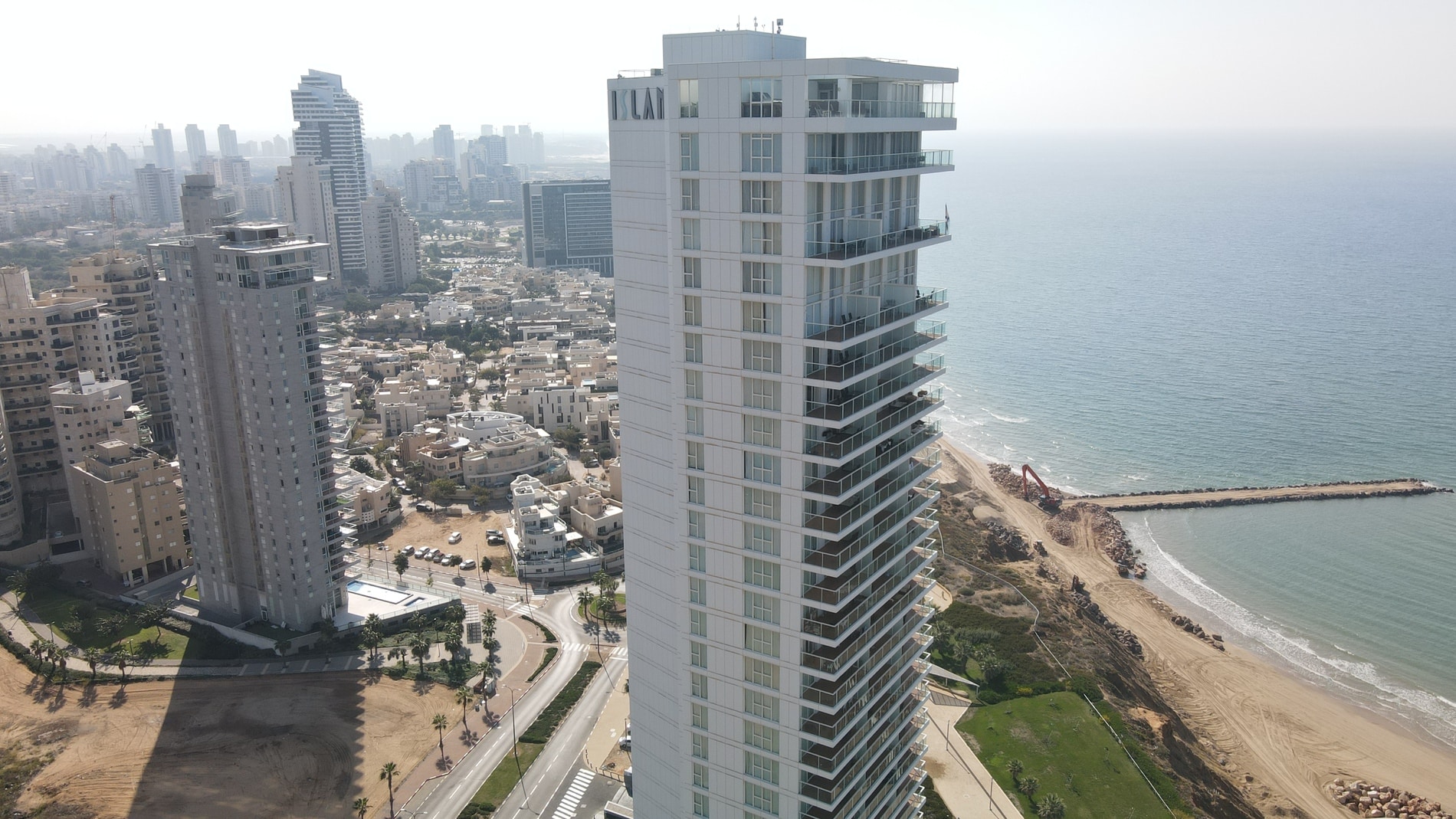 איילנד סוויטס נתניה